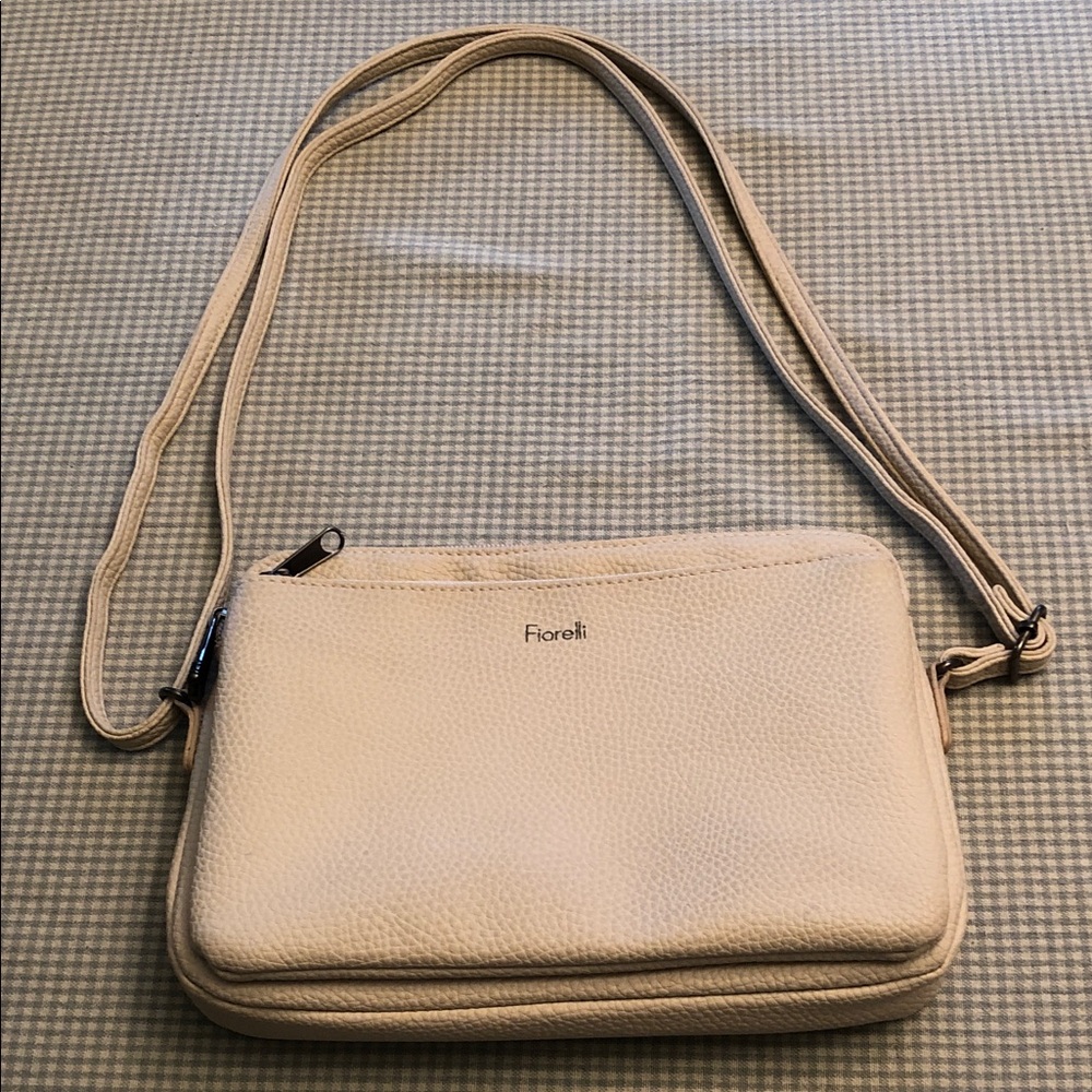 Fiorelli NWOT Beige Vegan Crossbody 2 Sections Zip Closures 9 1/2”x7” #1248